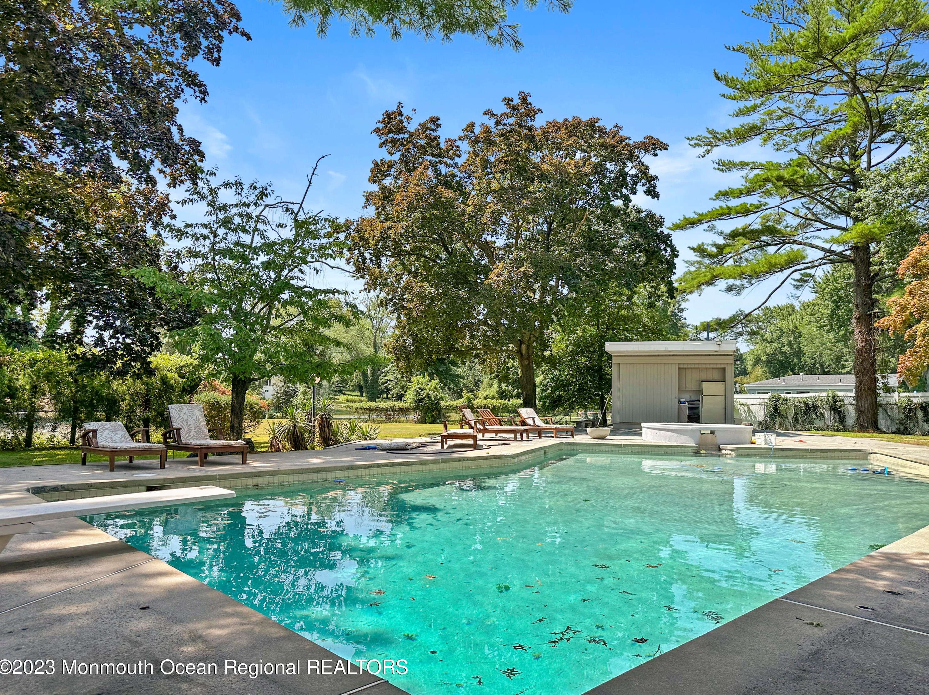 208 Maplewood Ave, Oakhurst NJ 07755-1618 exterior