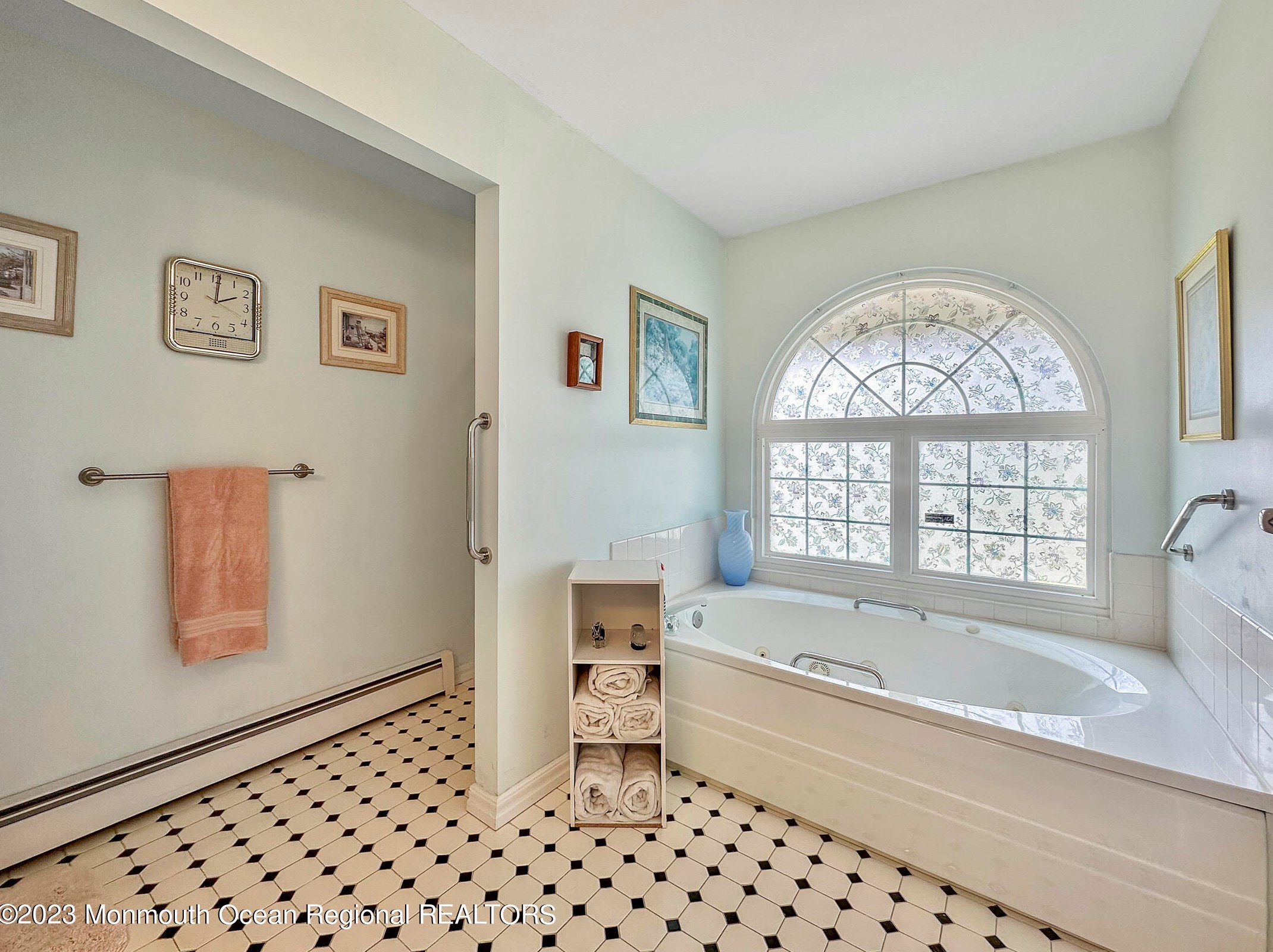 3 Sandhurst Ct, Toms River NJ  08757-6564 exterior