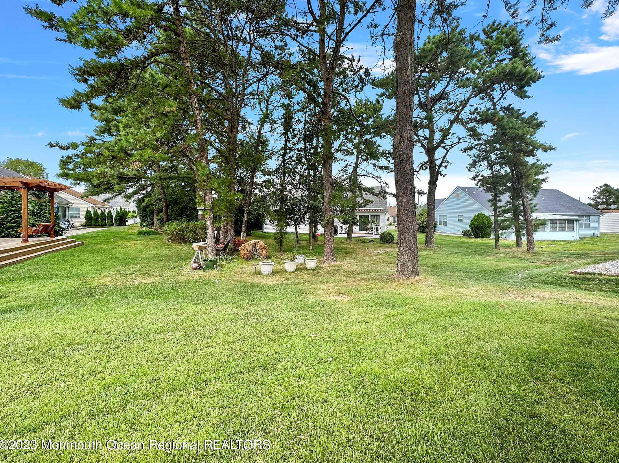 3 Sandhurst Ct, Toms River NJ  08757-6564 exterior