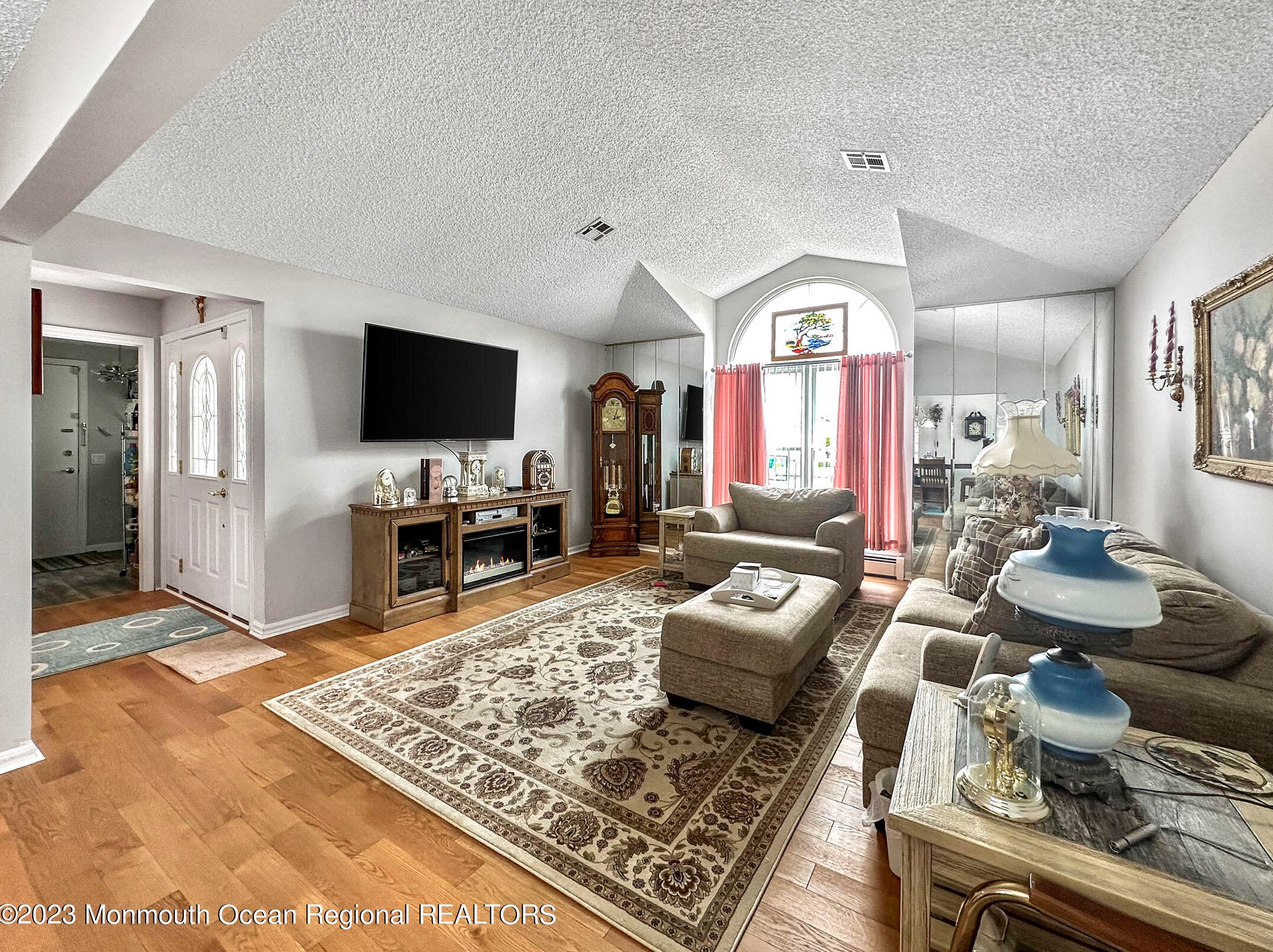 3 Sandhurst Ct, Toms River NJ  08757-6564 exterior