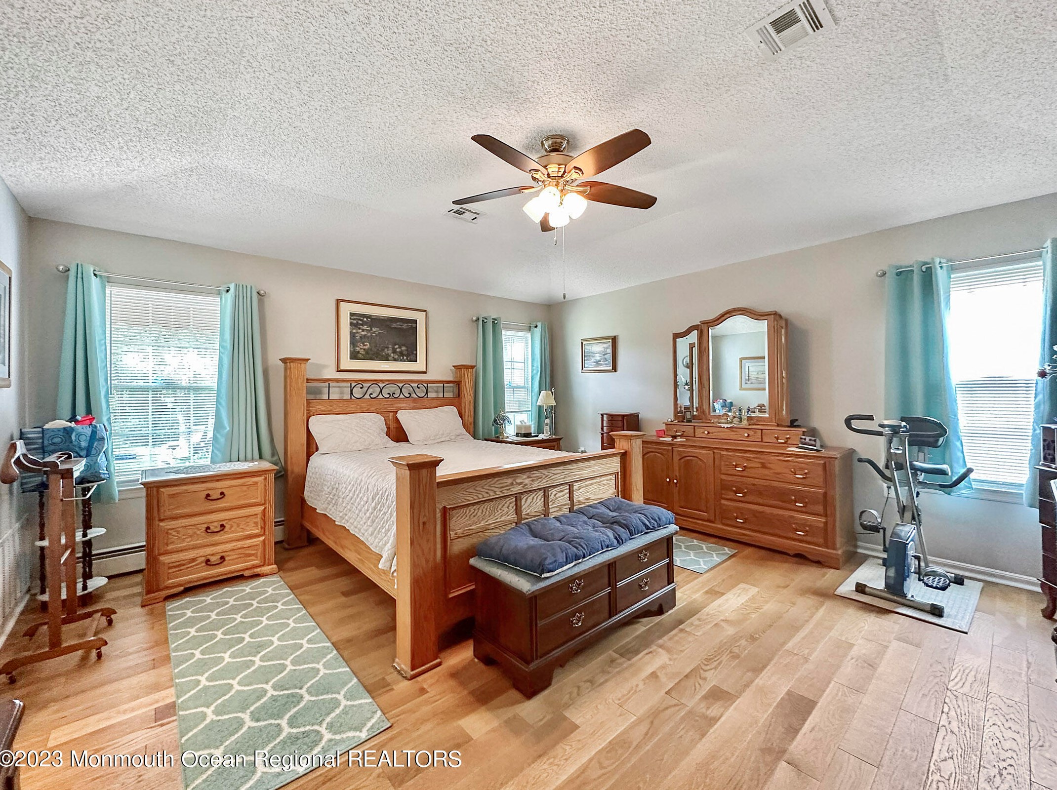 3 Sandhurst Ct, Toms River NJ  08757-6564 exterior