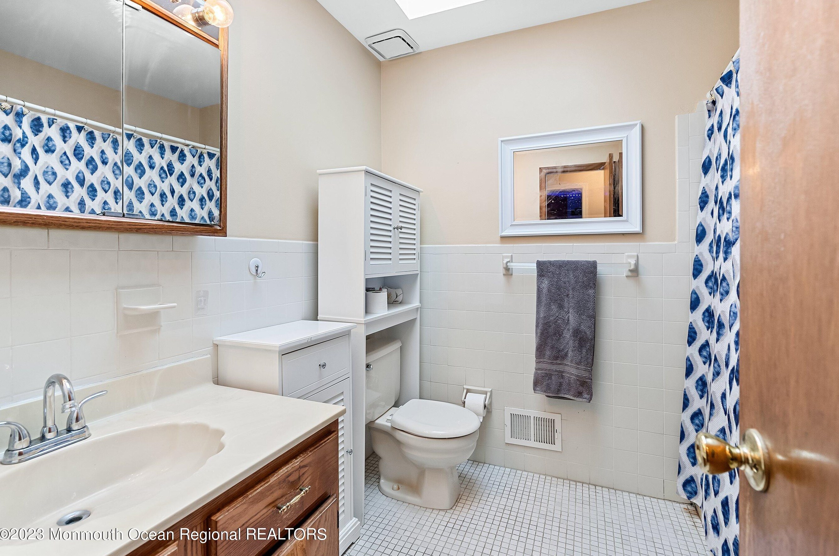 811 Apple Ct, Toms River NJ  08753-3742 exterior