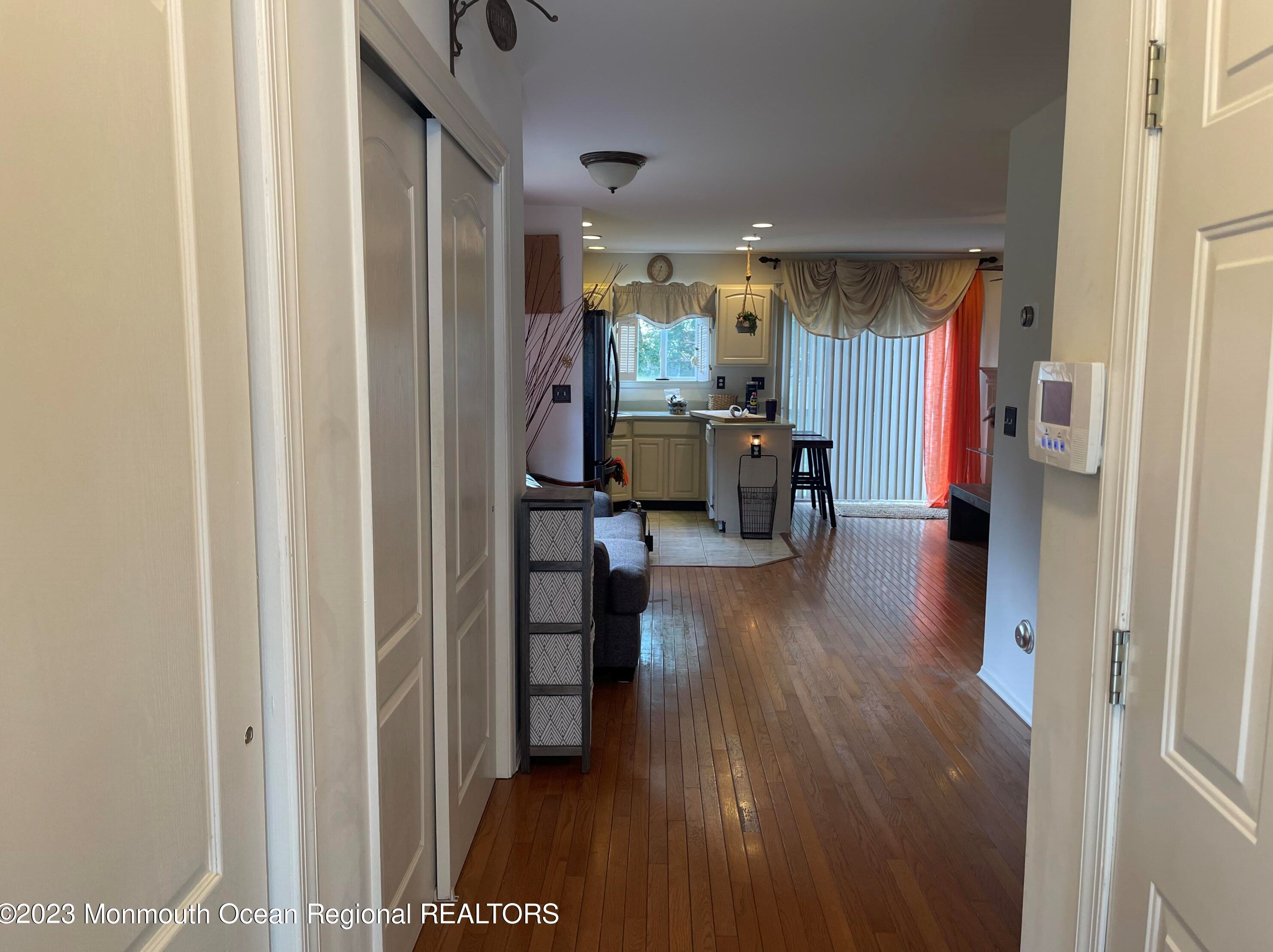 54 Lucia Ct, Matawan NJ  07747-1374 exterior