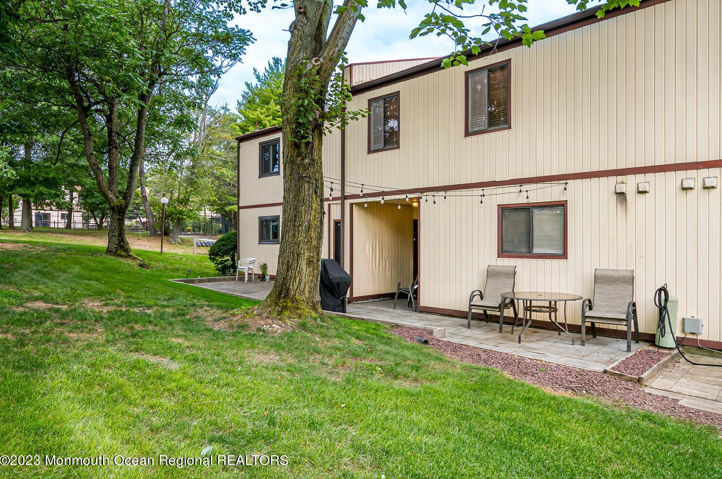 2 Ellen Heath Dr, Matawan NJ  07747-9619 exterior