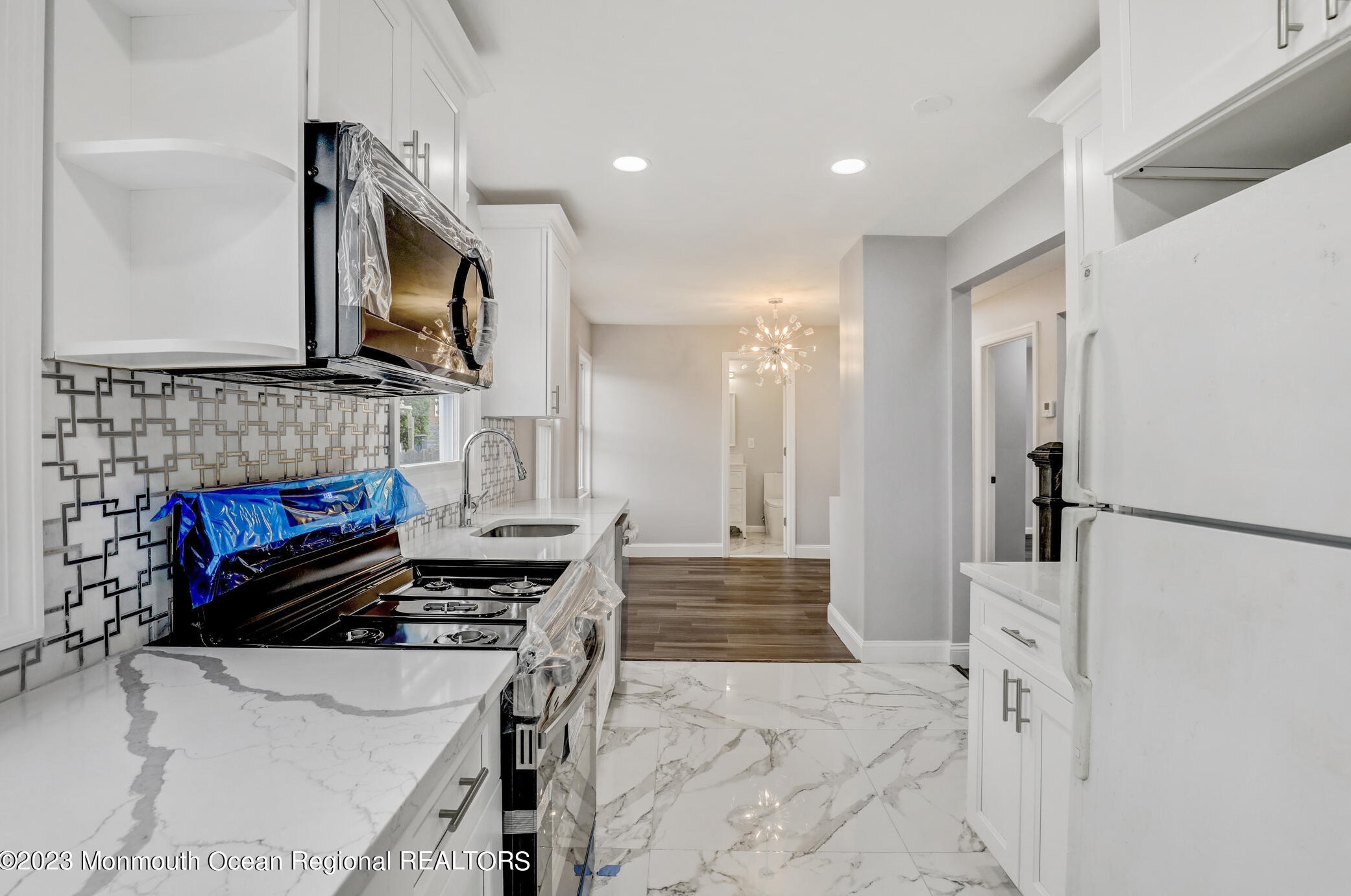 56 Sharon Ave, Edison NJ 08817-4517 exterior