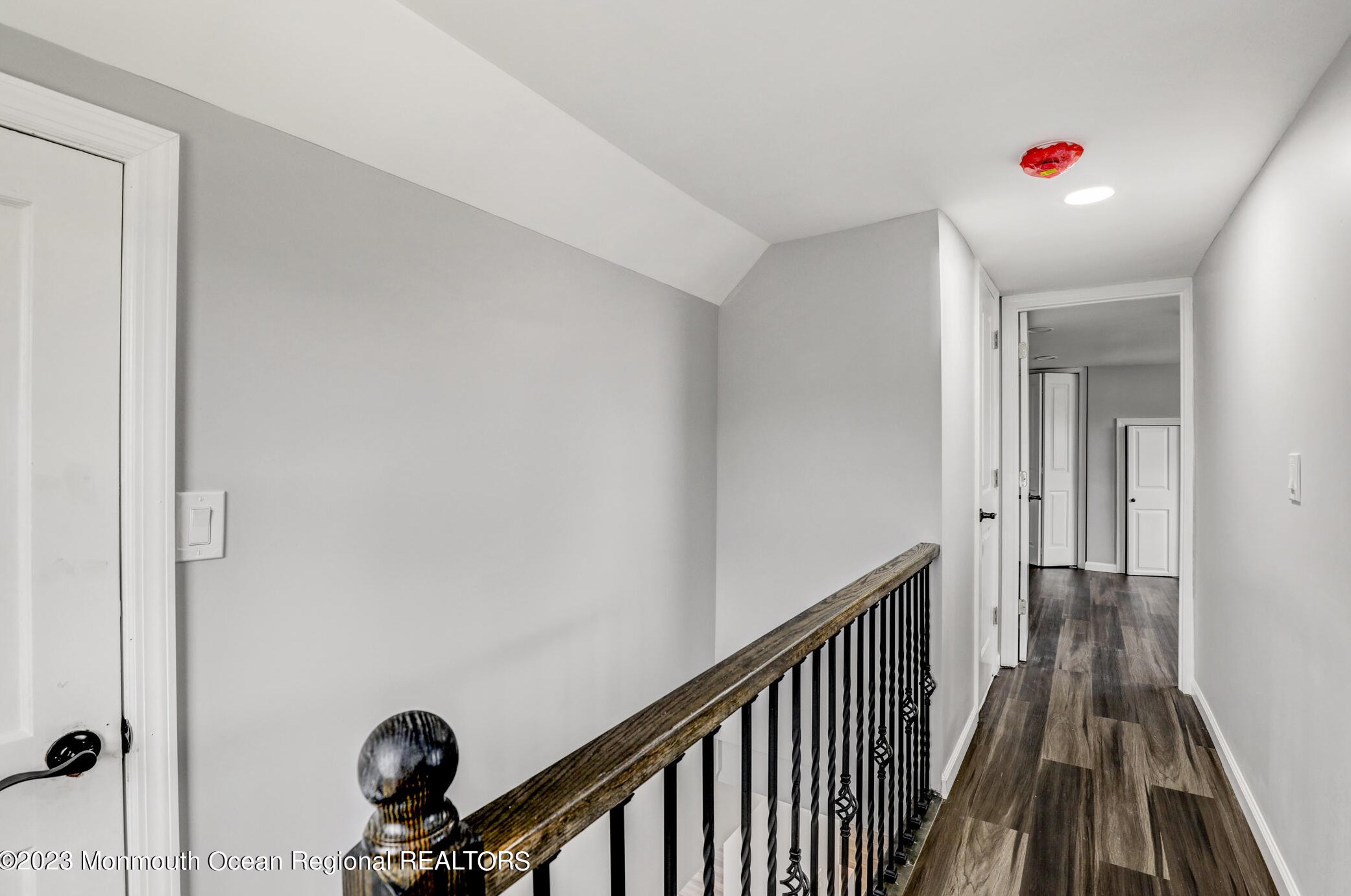 56 Sharon Ave, Edison NJ 08817-4517 exterior