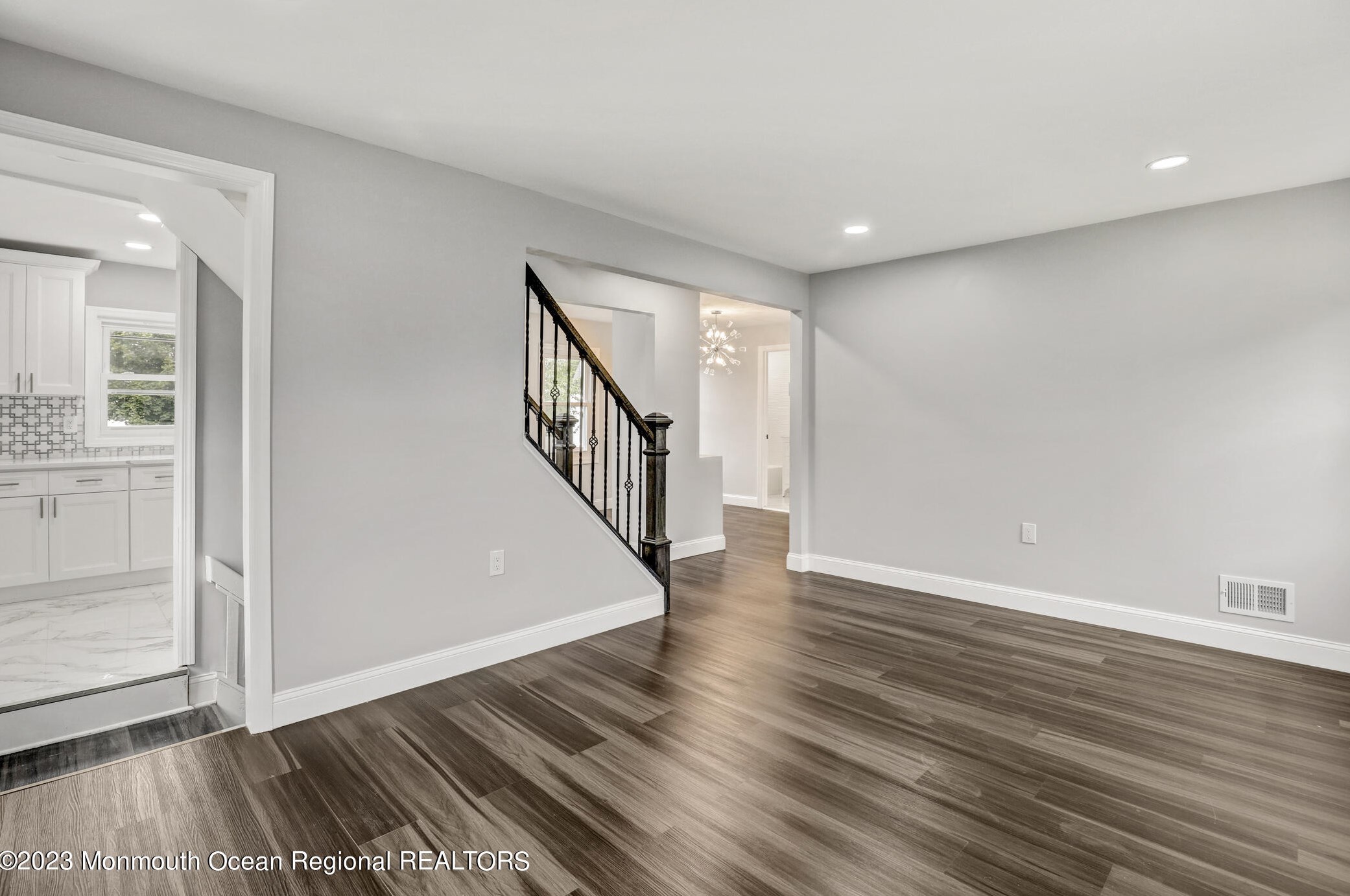 56 Sharon Ave, Edison NJ 08817-4517 exterior