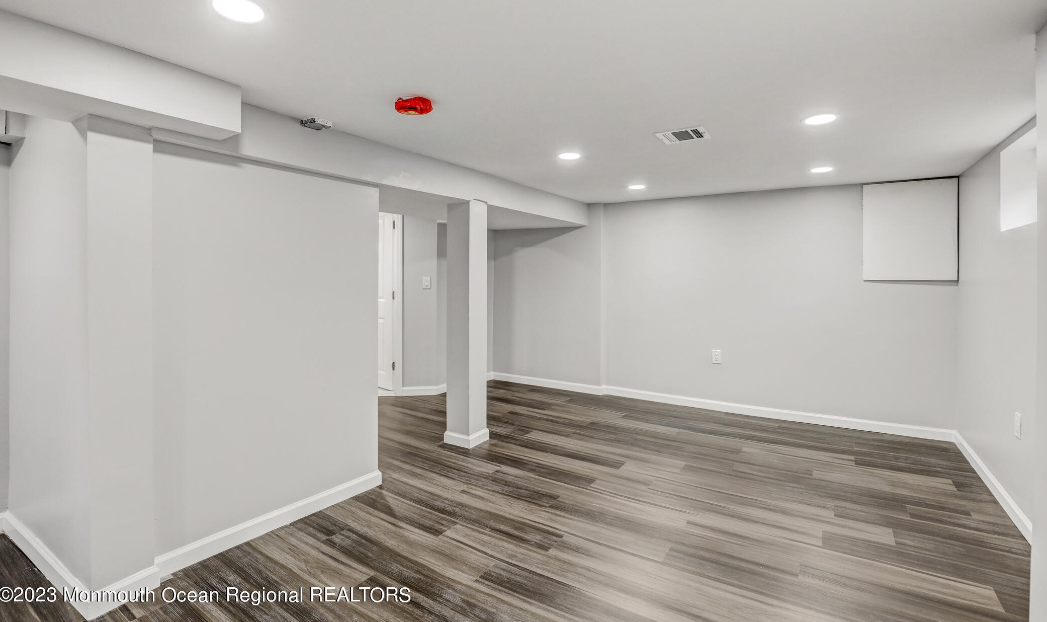 56 Sharon Ave, Edison NJ 08817-4517 exterior