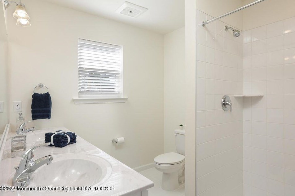 410 2 Ave, Toms River NJ 08757-4815 exterior