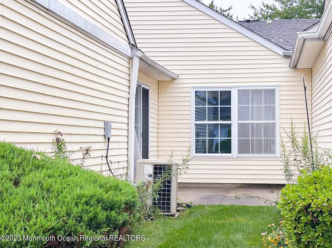 193 Tanager Dr, Monroe Twp NJ 08831-5510 exterior