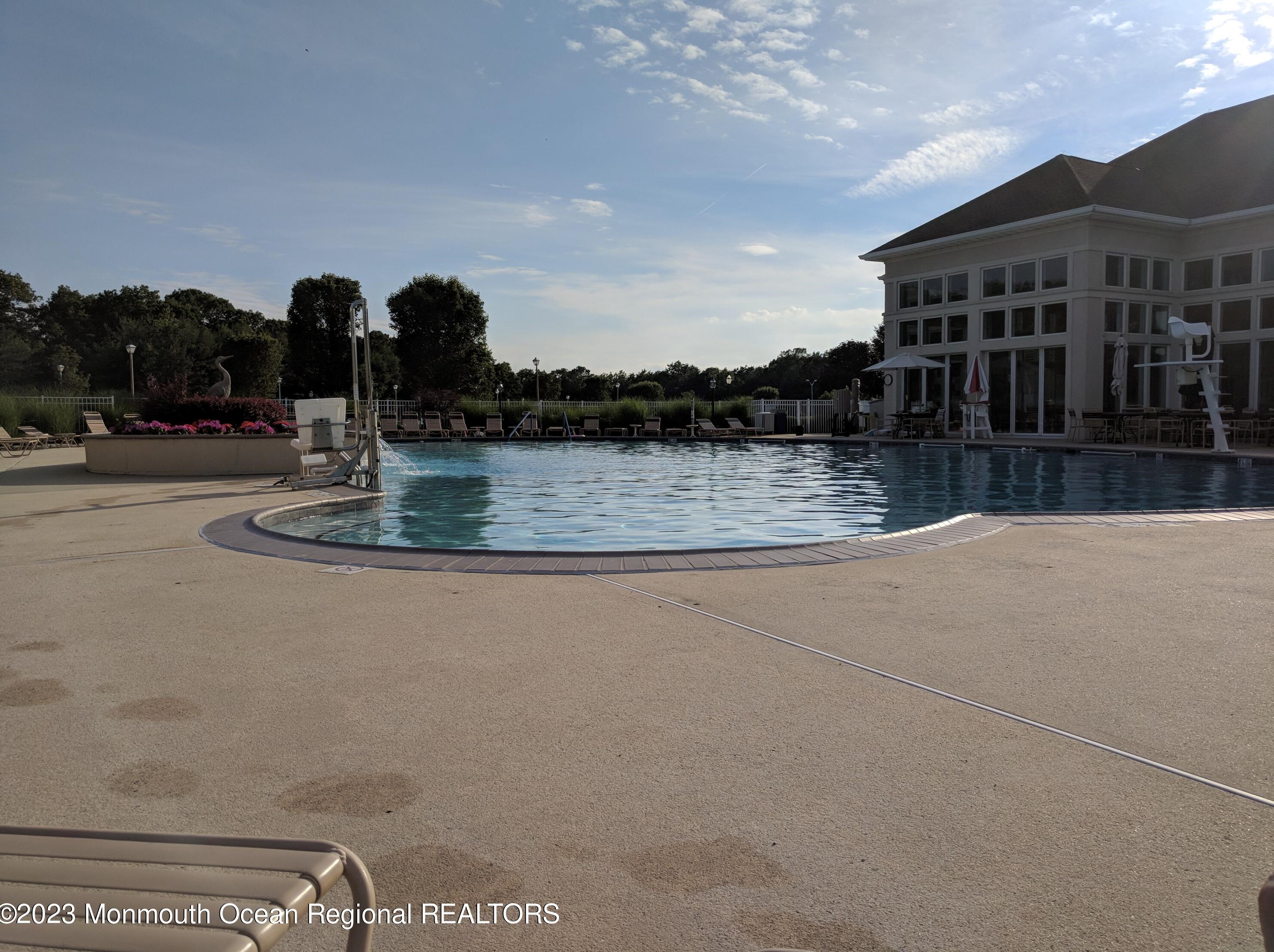 40 Pond Vw Cir, Barnegat Township NJ 08005-5622 exterior