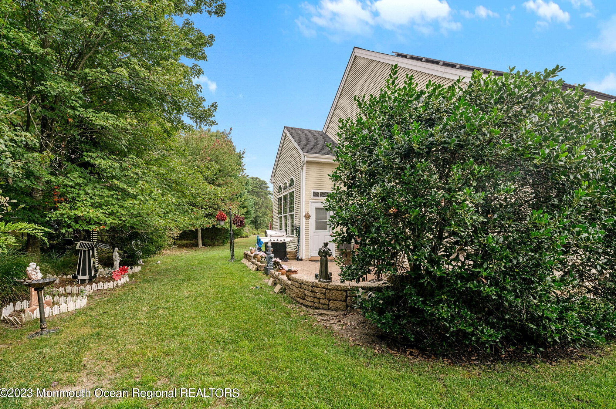 40 Pond Vw Cir, Barnegat Township NJ 08005-5622 exterior