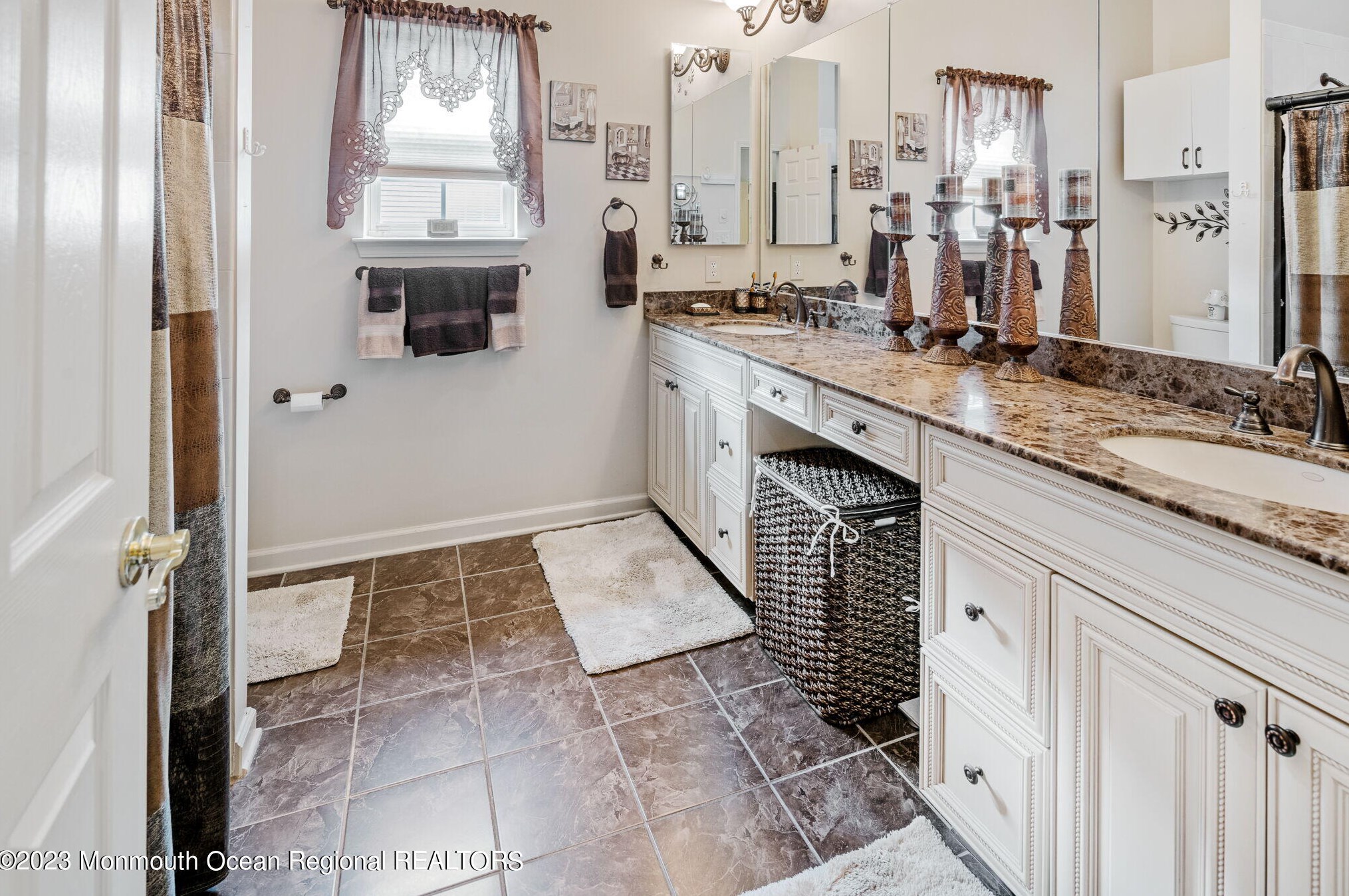 40 Pond Vw Cir, Barnegat Township NJ 08005-5622 exterior