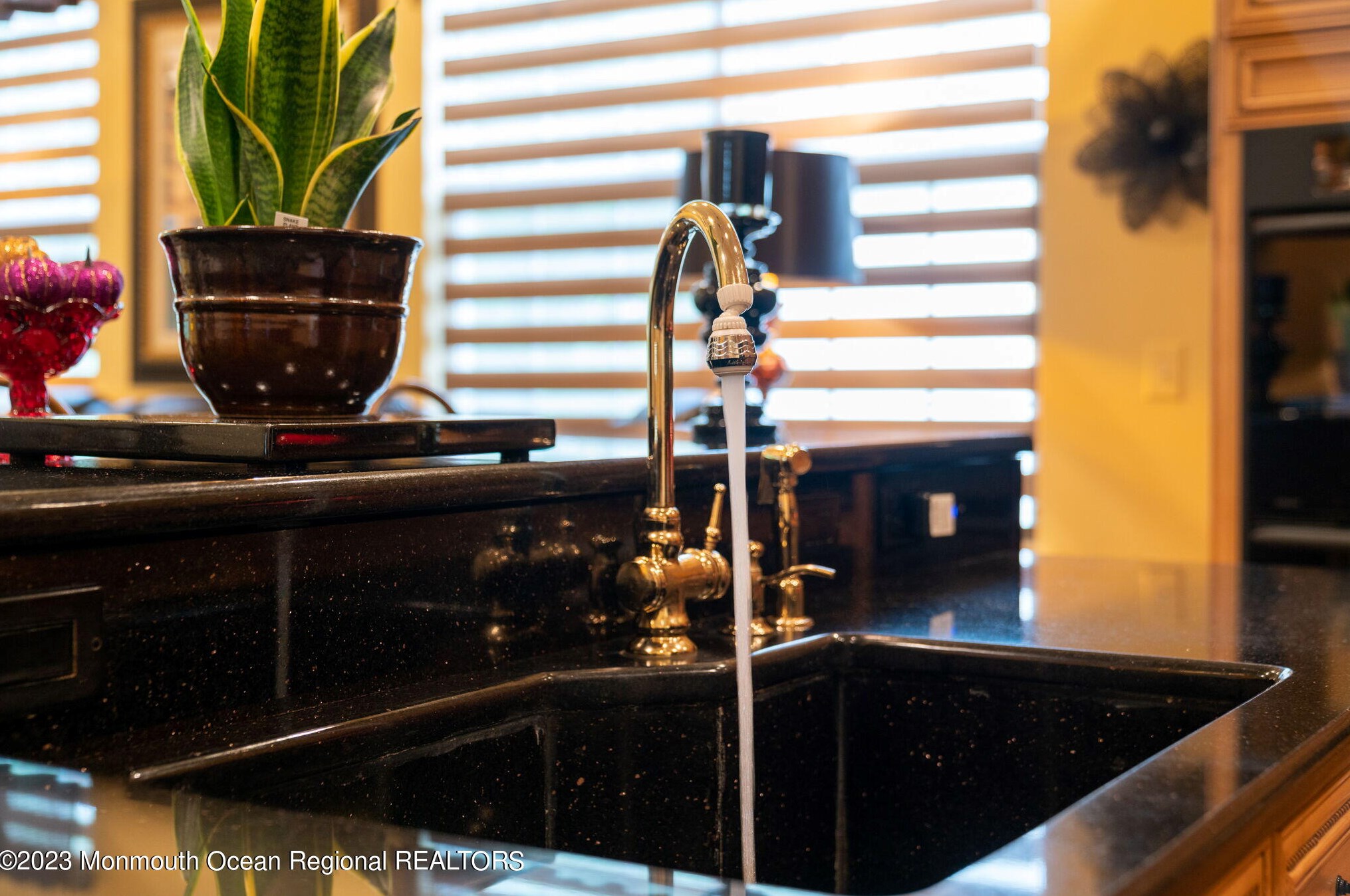 40 Pond Vw Cir, Barnegat Township NJ 08005-5622 exterior