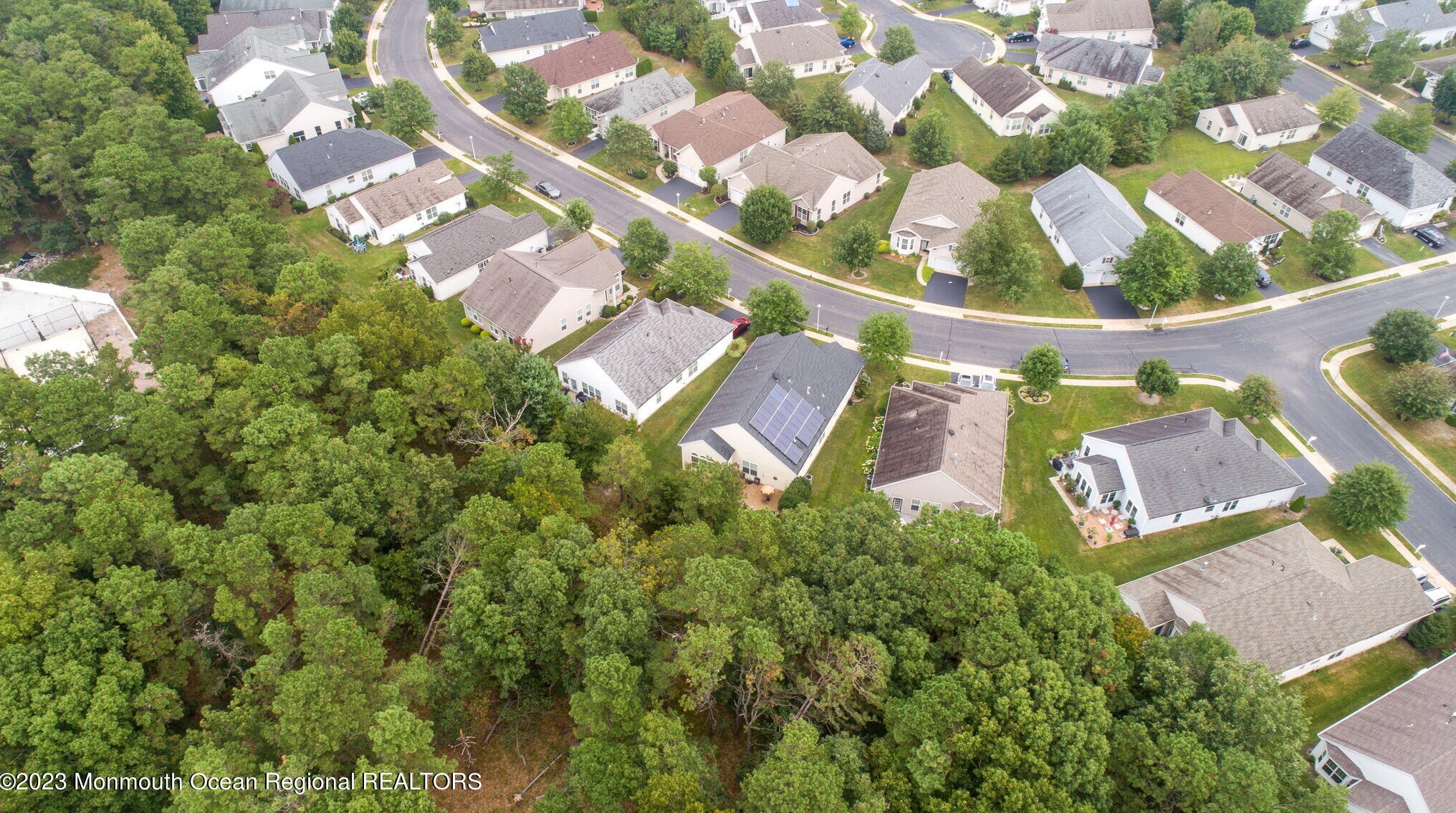 40 Pond Vw Cir, Barnegat Township NJ 08005-5622 exterior