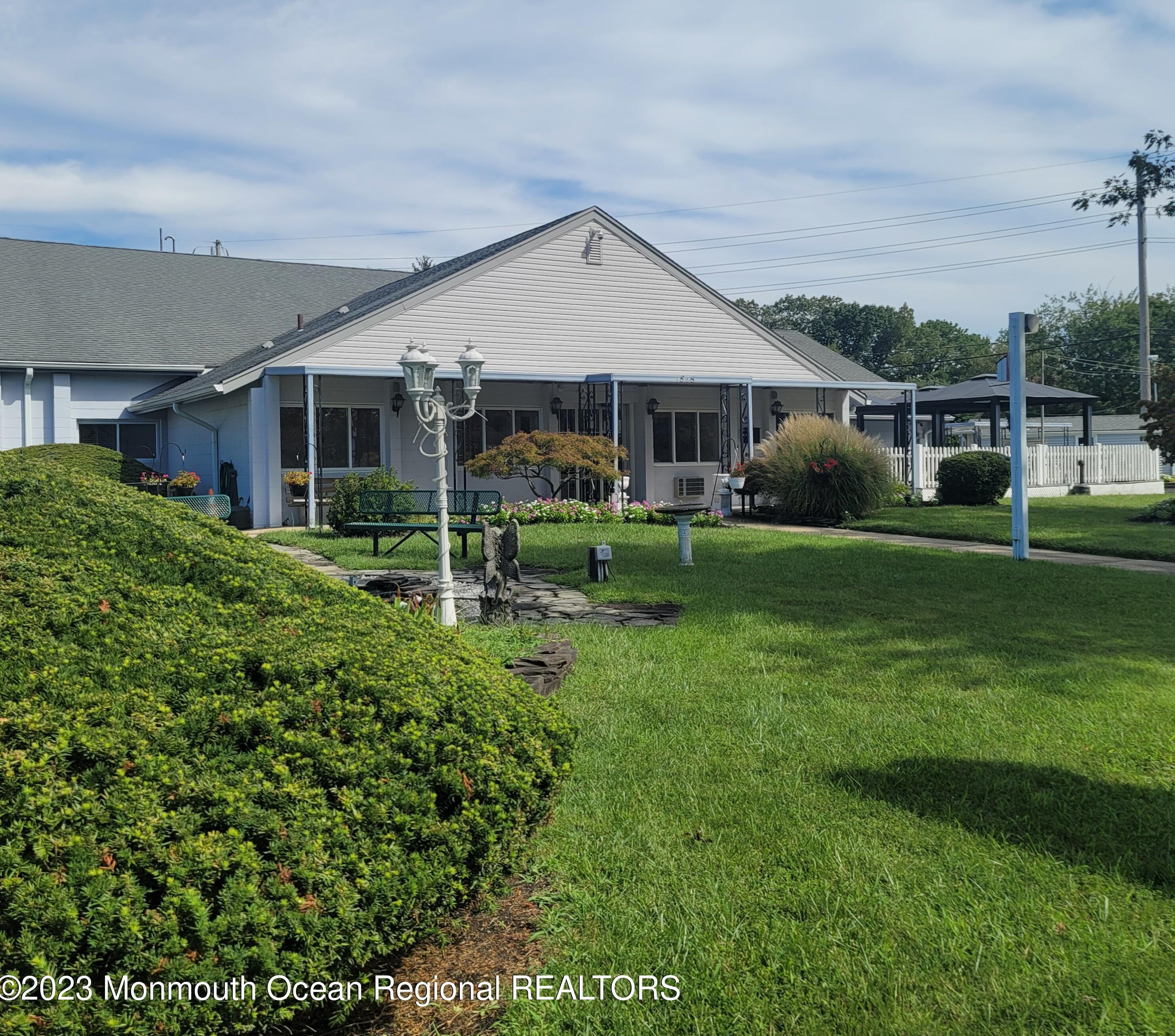 1897 Hovsons Blvd, Toms River NJ  08753-1516 exterior