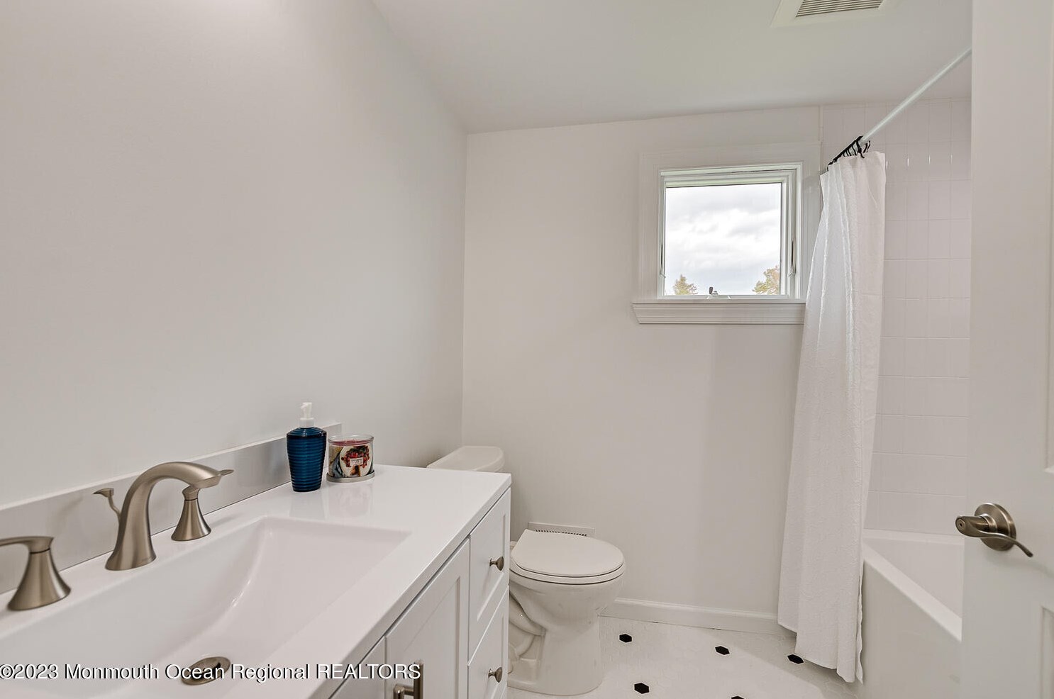 63 Irving Pl, Belford NJ  07718-1535 exterior