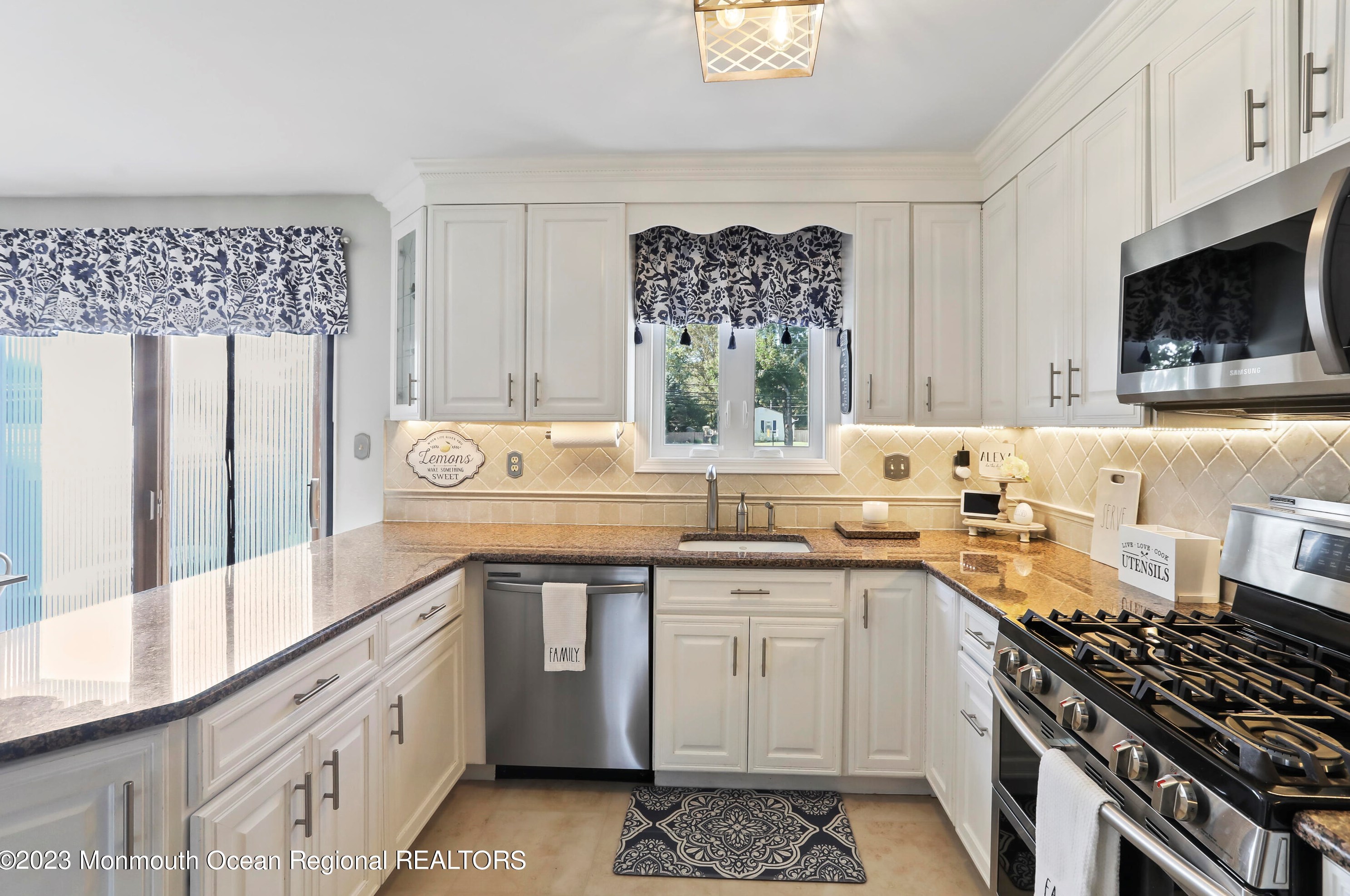 19 Melissa Ln, Wall Township NJ  07731-2371 exterior