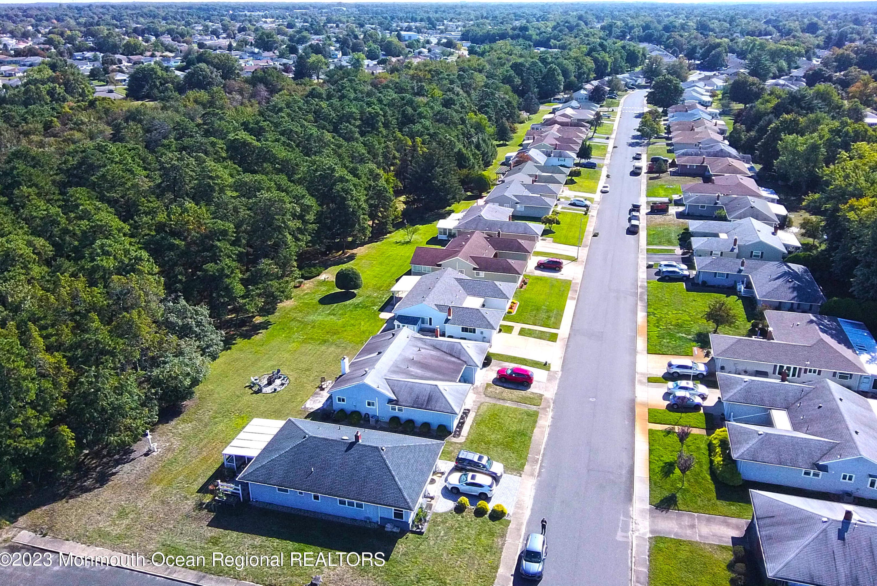 182 Ft De France Ave, Toms River NJ  08757-4434 exterior