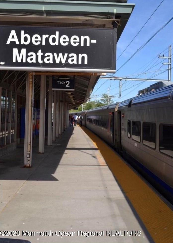 127 Washington Ave, Matawan NJ 07747-2921 exterior