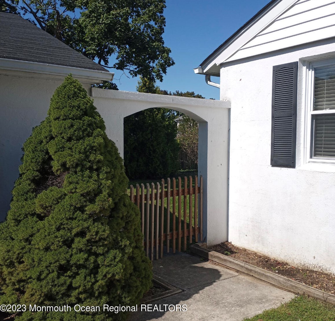 184 Orchard Ave, Belford NJ  07718-1257 exterior