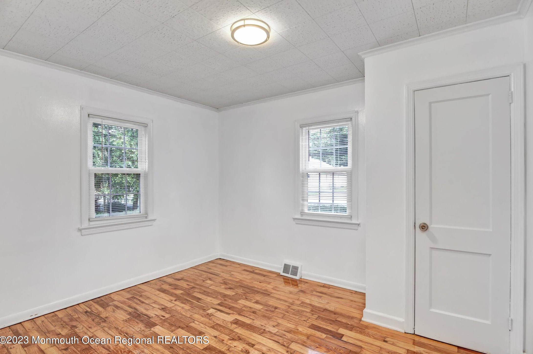 70 Siloam Rd, East Freehold NJ 07728-8604 exterior