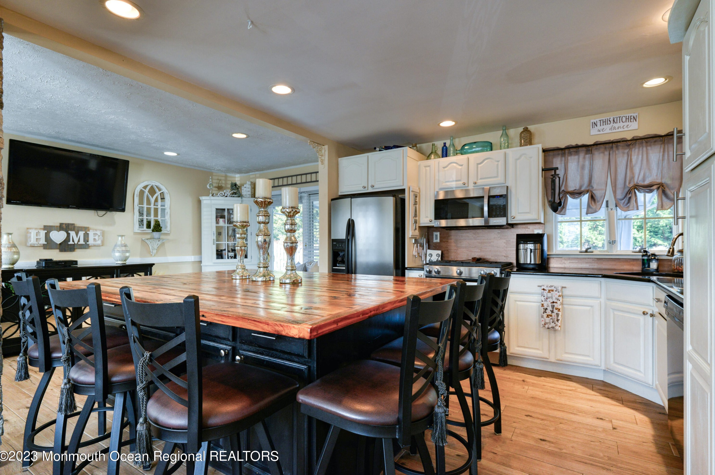 42 Ridge Pl, Wall Township NJ  07753-6612 exterior