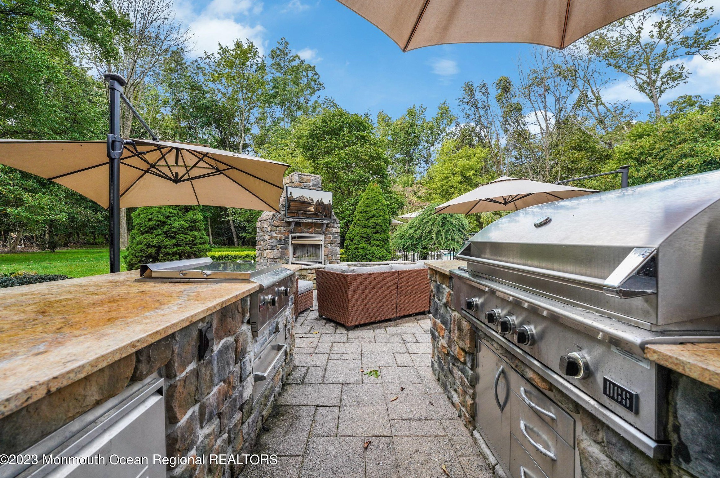 10 Beaver Dam Rd, Vanderburg NJ  07722-1302 exterior