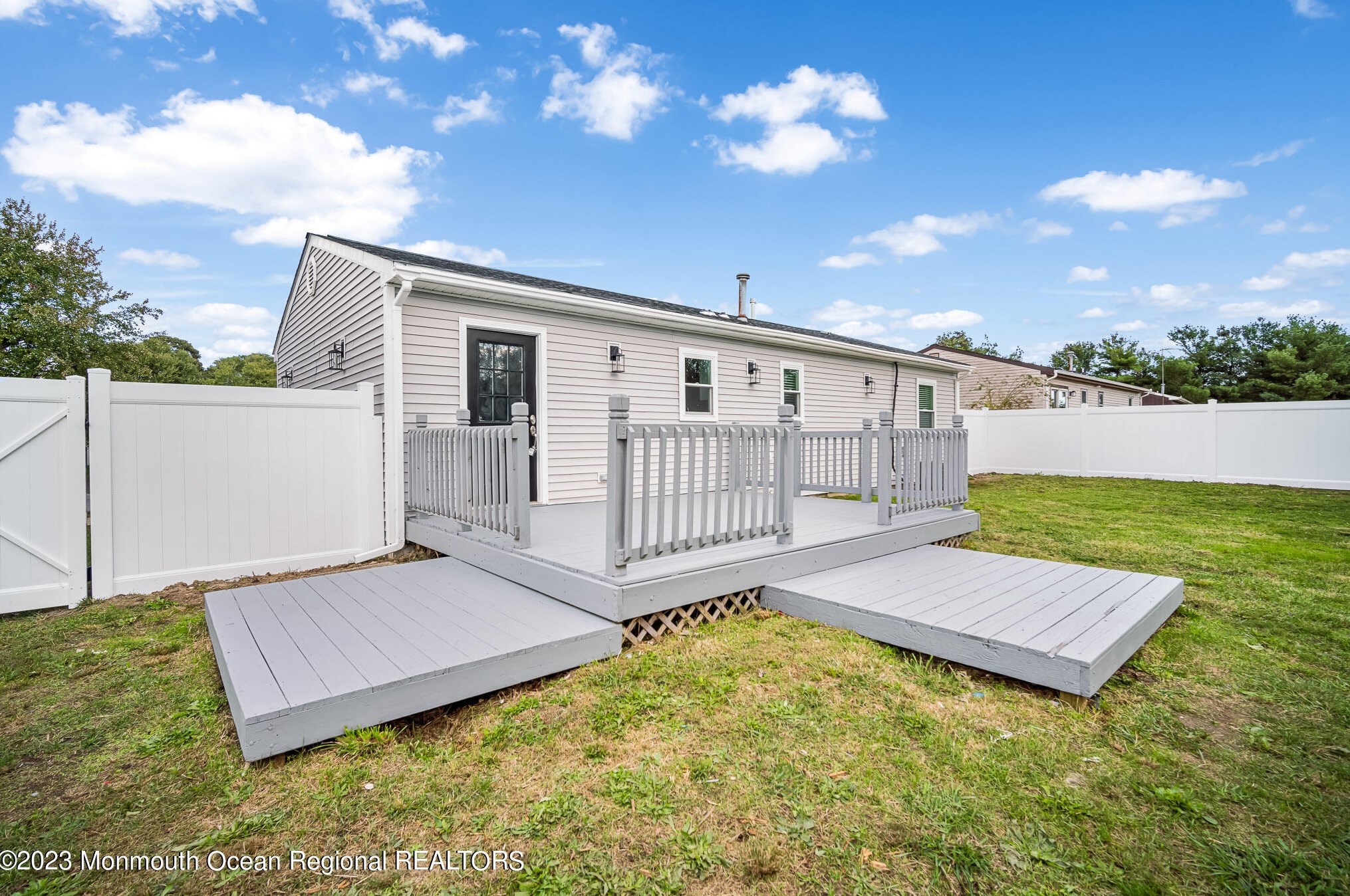 427 National Union Blvd, Tuckerton NJ  08087-1277 exterior