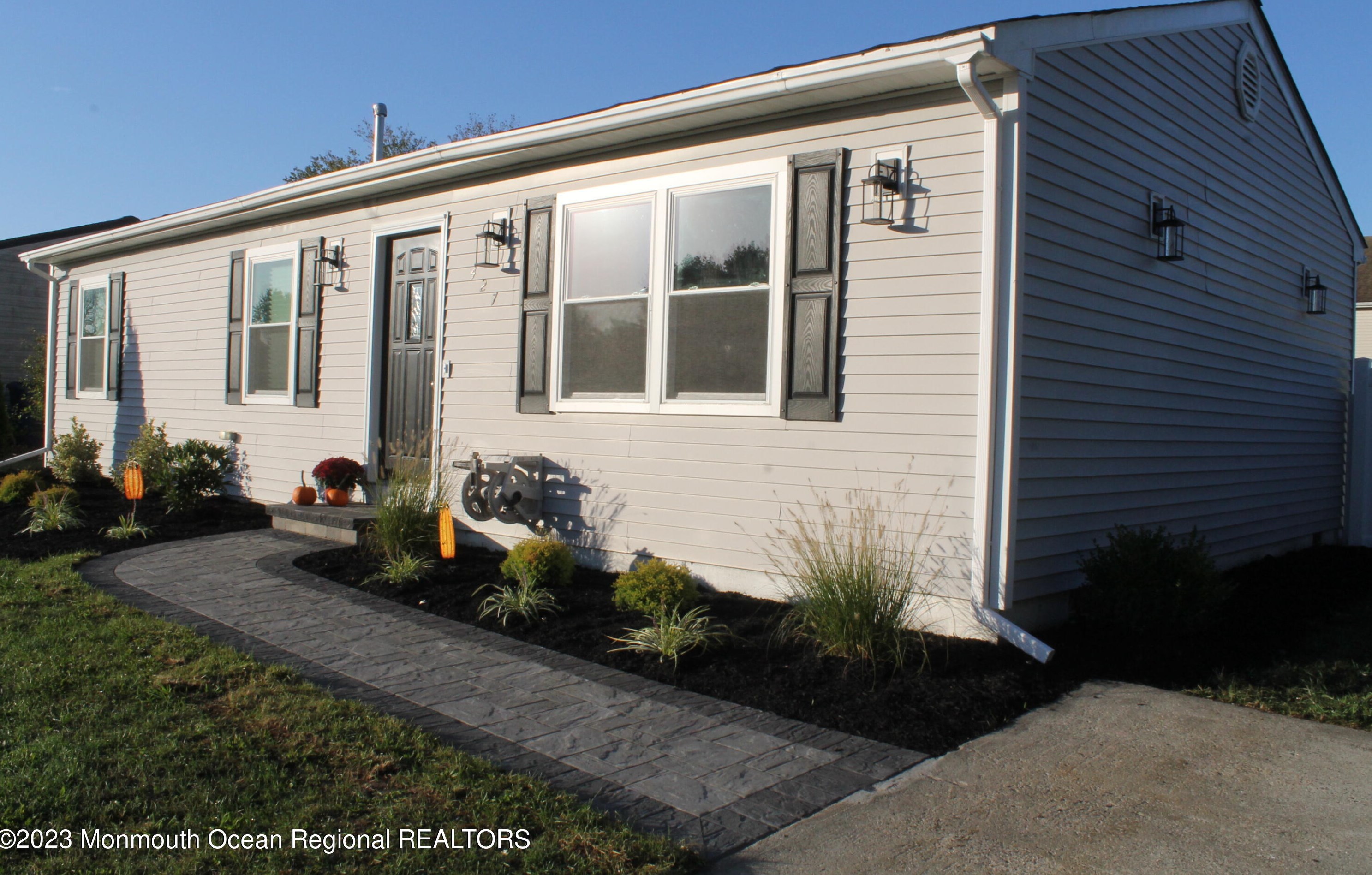 427 National Union Blvd, Tuckerton NJ  08087-1277 exterior