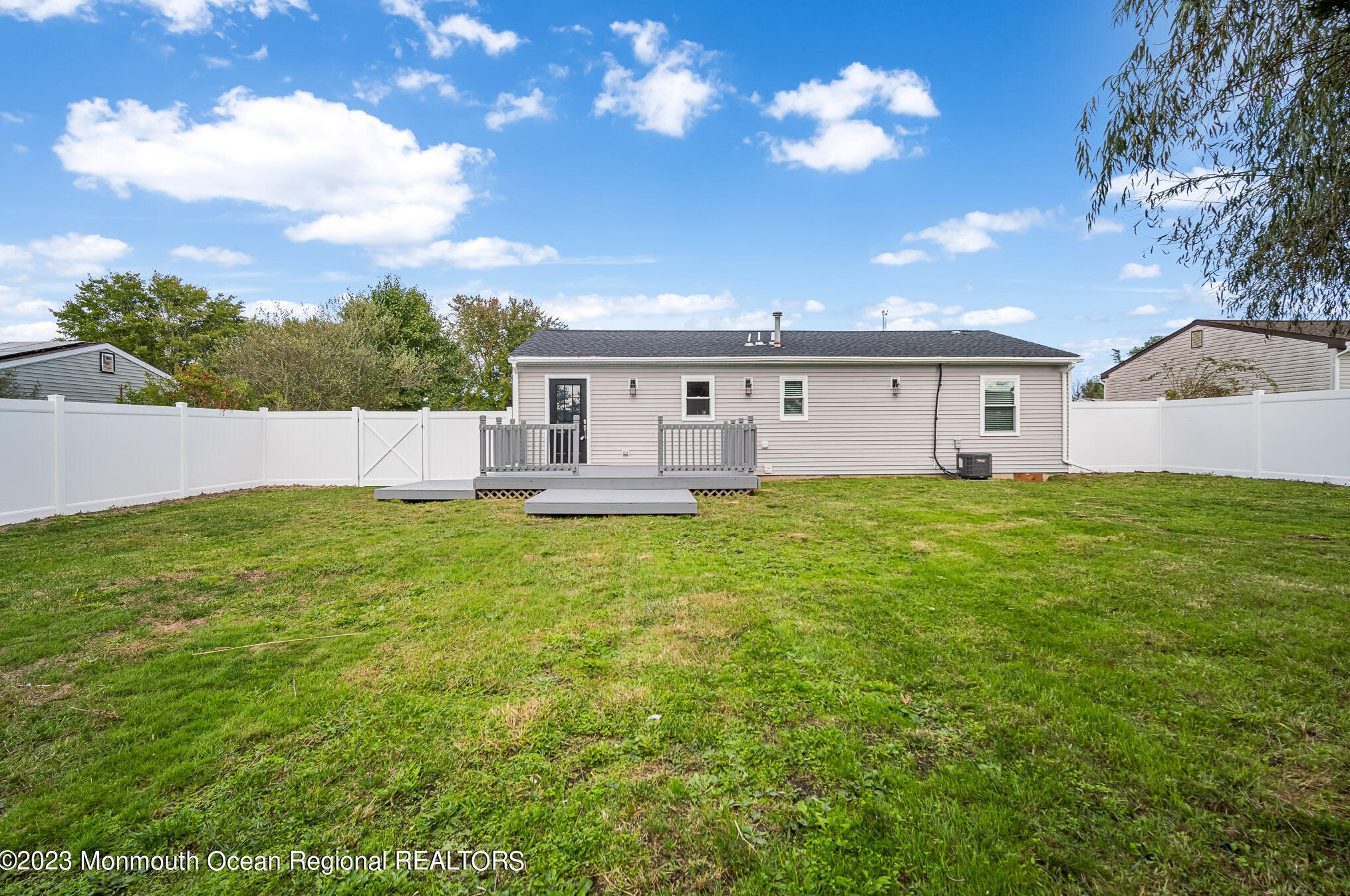 427 National Union Blvd, Tuckerton NJ  08087-1277 exterior