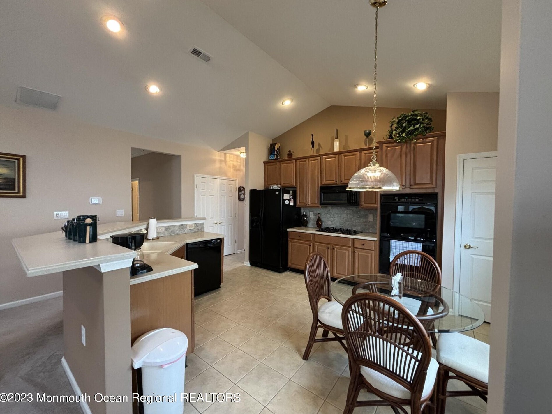 186 Valencia Dr, Monroe Township NJ  08831-5978 exterior