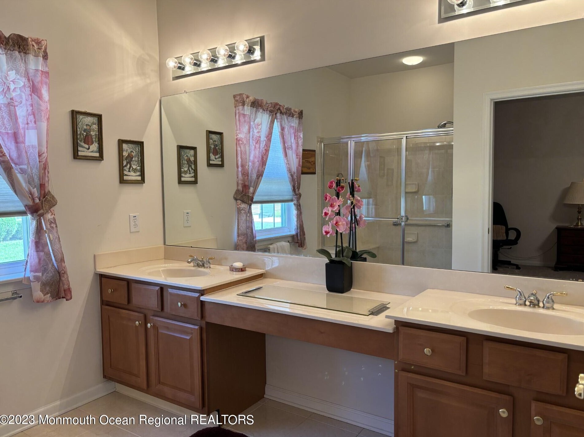 186 Valencia Dr, Monroe Township NJ  08831-5978 exterior