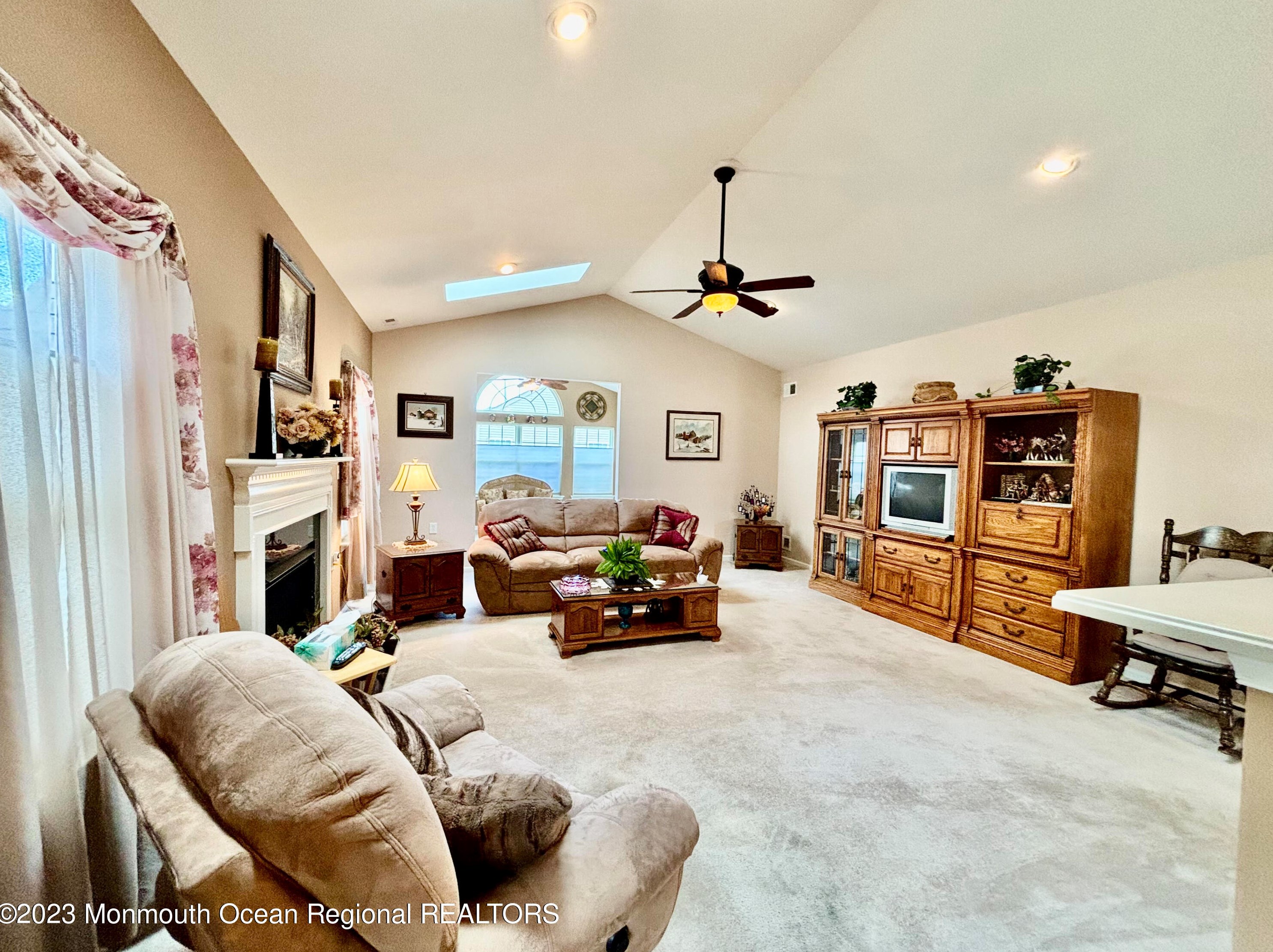 186 Valencia Dr, Monroe Township NJ  08831-5978 exterior