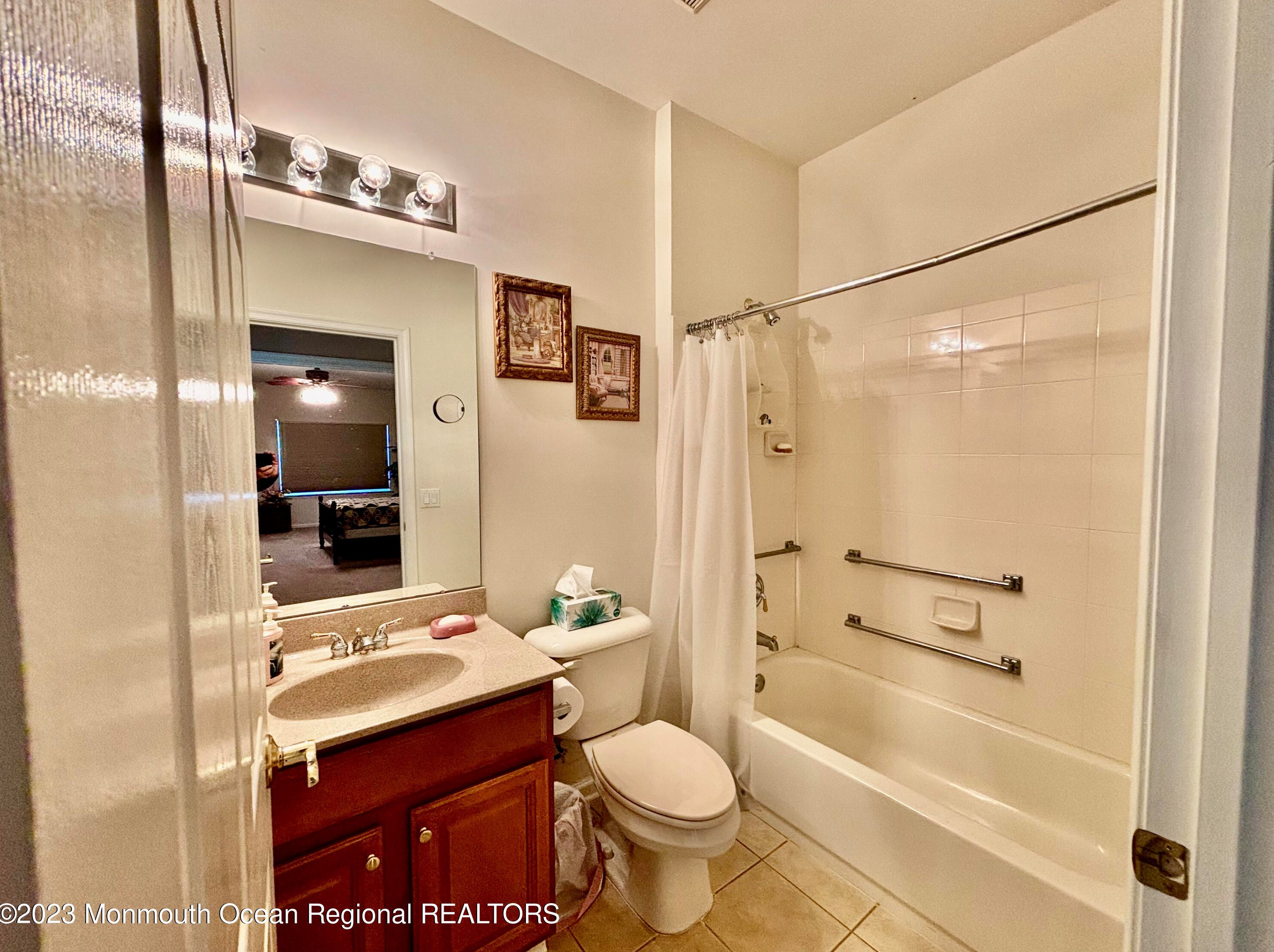 186 Valencia Dr, Monroe Township NJ  08831-5978 exterior