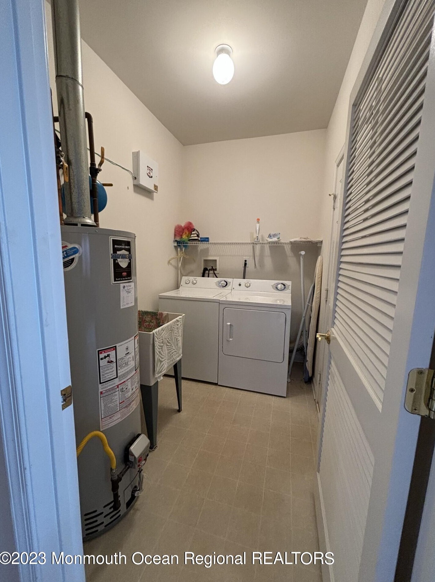 186 Valencia Dr, Monroe Township NJ  08831-5978 exterior