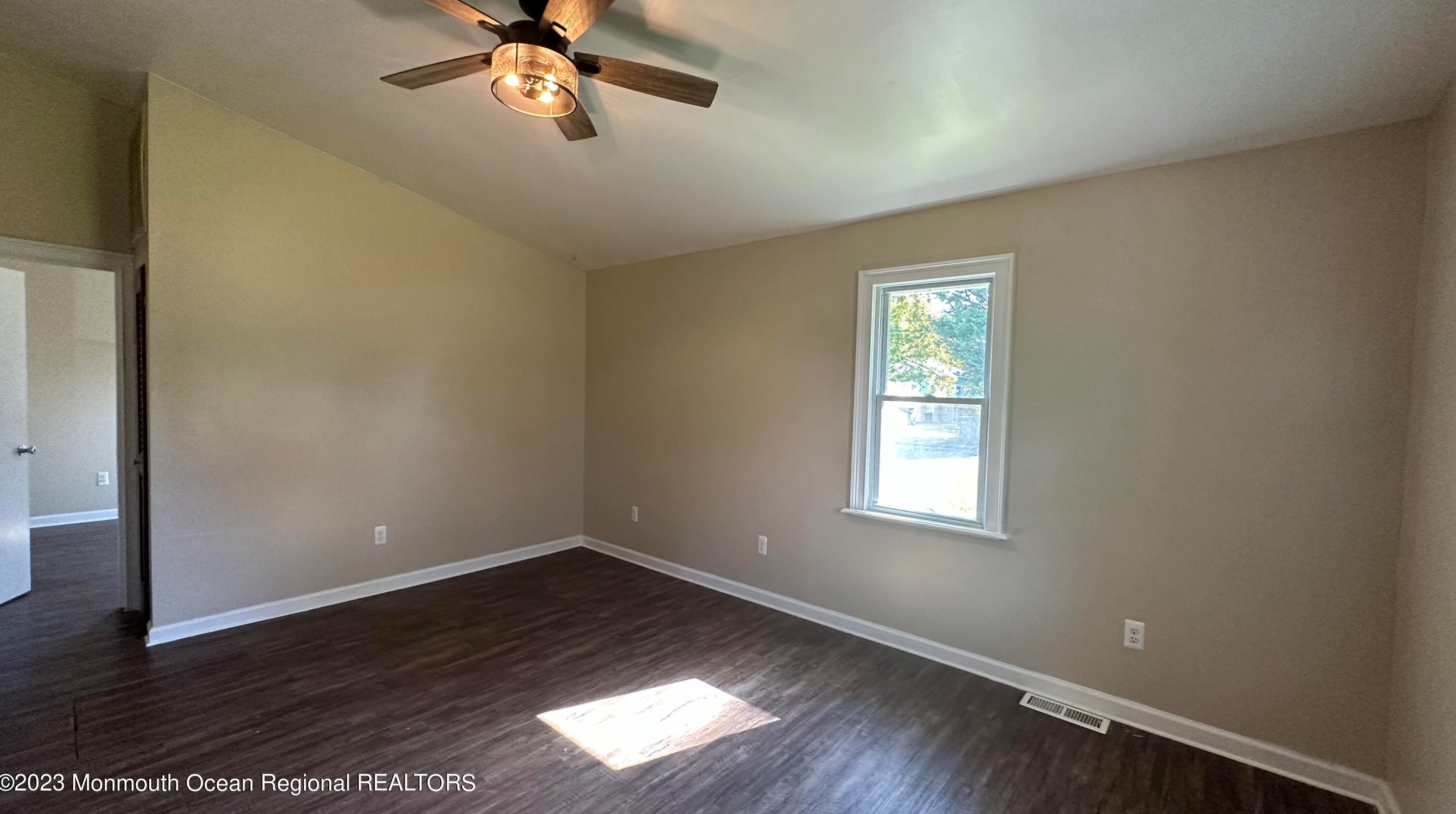 15 Cherry St, Tuckerton NJ  08087-9732 exterior