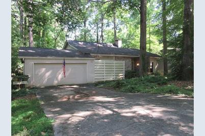 3000 Cedar Knoll Dr Roswell Ga 30076 Mls 5706941 Coldwell Banker