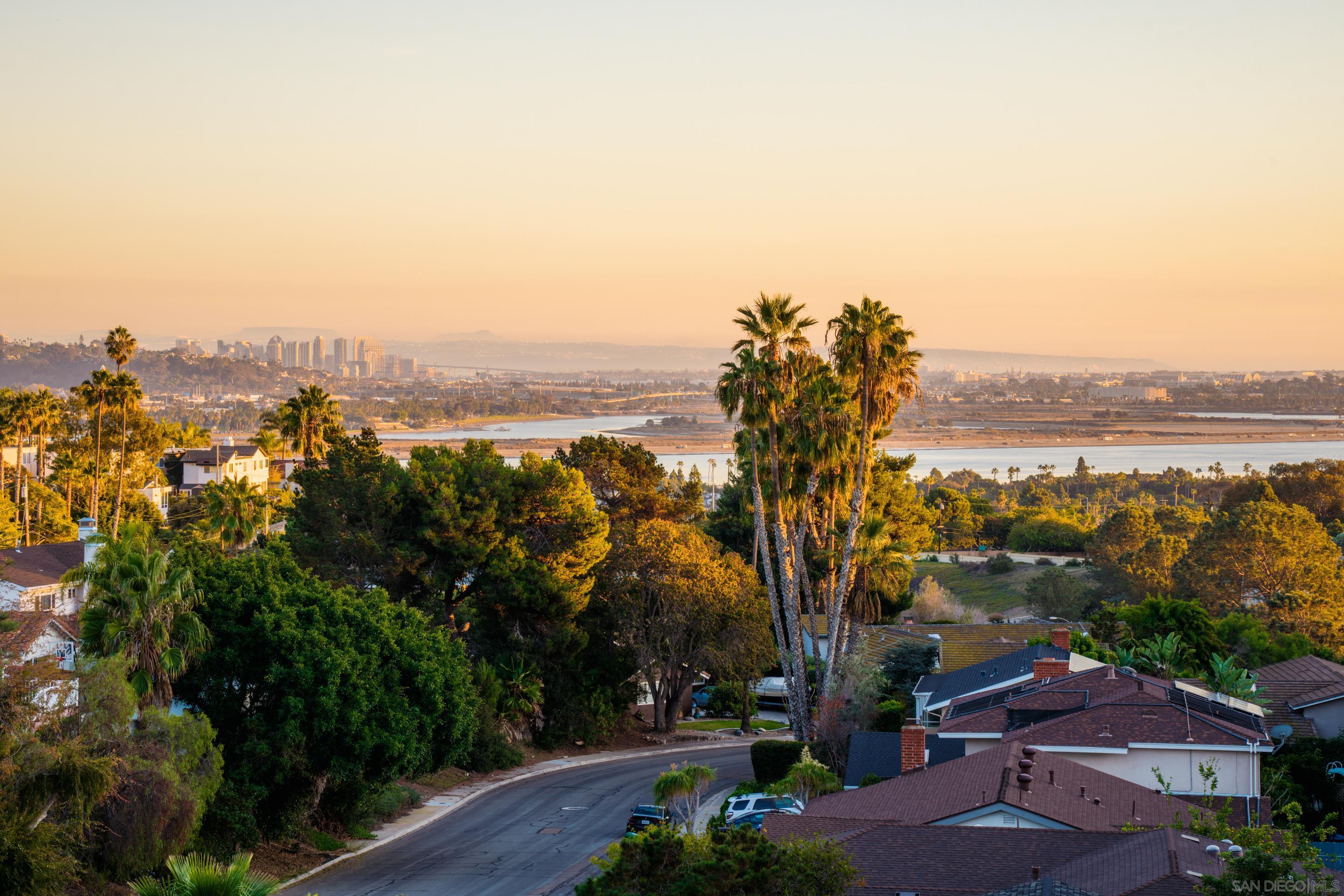 5201 Soledad Mountain Rd, San Diego, CA 92109 MLS 220028897