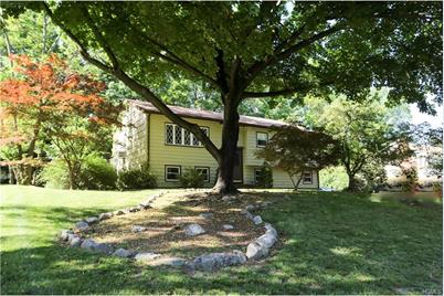 575 Babbling Brook Ln Valley Cottage Ny 10989 Mls 4724599