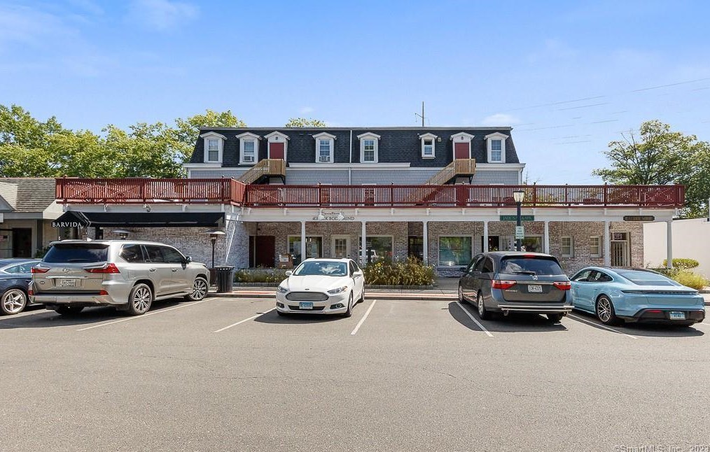885 Post Rd, Tokeneke CT 06820-4624 exterior