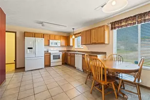 2408 Homeland Ct, Kettering, OH 45420 - Photo 7