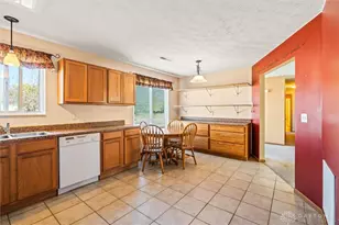 2408 Homeland Ct, Kettering, OH 45420 - Photo 9