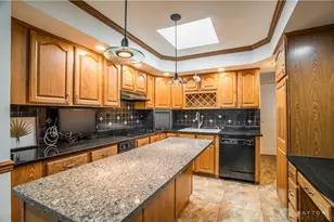 758 Cransberry Dr, Dayton, OH 45449 - Photo 3