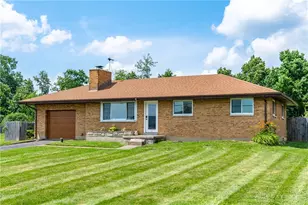 3976 Graham Dr, Beavercreek, OH 45431 - Photo 1