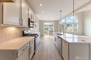 2587 Golden Leaf Dr, Beavercreek, OH 45431 - Photo 5