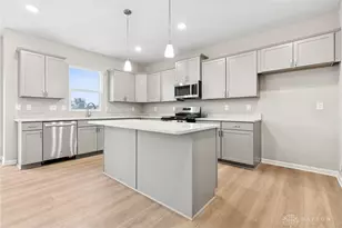 488 Crossing Ln, Miami Township, OH 45449 - Photo 13