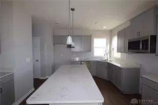 474 Crossing Ln, Miami Township, OH 45449 - Photo 5