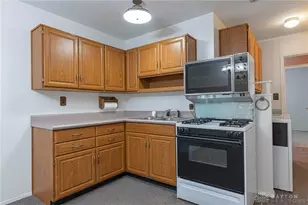 1307 Cobblestone St, Dayton, OH 45432 - Photo 9