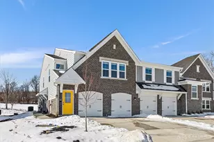 2727 Golden Leaf Dr, Beavercreek, OH 45431 - Photo 1